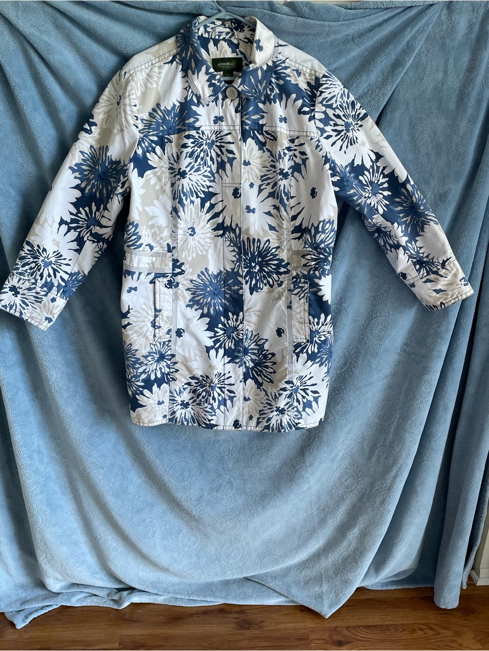 Rain coat ( Eddie Bauer) used in good condition.
